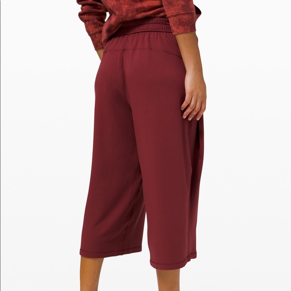 NWT lululemon Dream Om High Rise Crop Size 4 - Picture 2 of 6